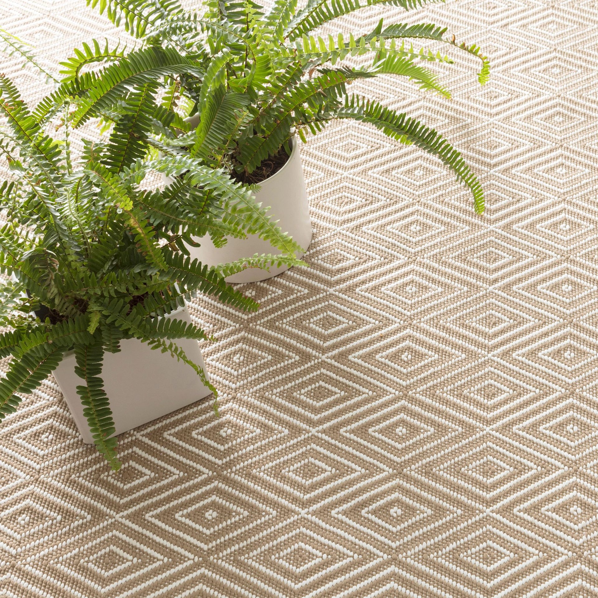 Diamond Khaki/White Handwoven Indoor/Outdoor Rug